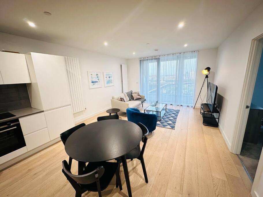 Spacious Modern 1 Bed Apartment. Лондон Екстер'єр фото