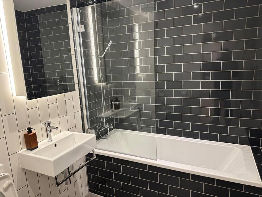 Spacious Modern 1 Bed Apartment. Лондон Екстер'єр фото